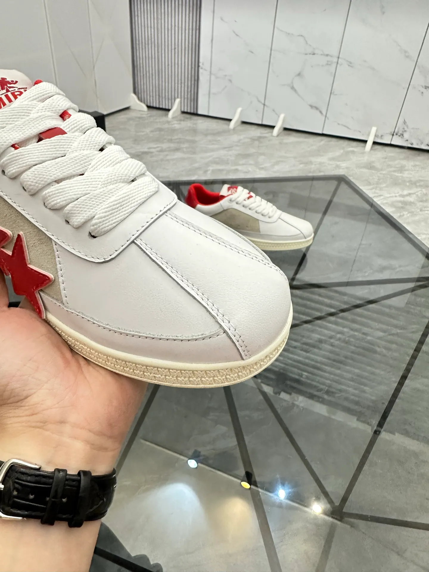 Men's shoes: 💰P420¥ Product trademark: AMIRI* "Amir*" low-top casual shoes Regular size: 38-45 (can be customized to 46) Product material: imported cowhide upper, breathable lining, original outsole. Number: 001